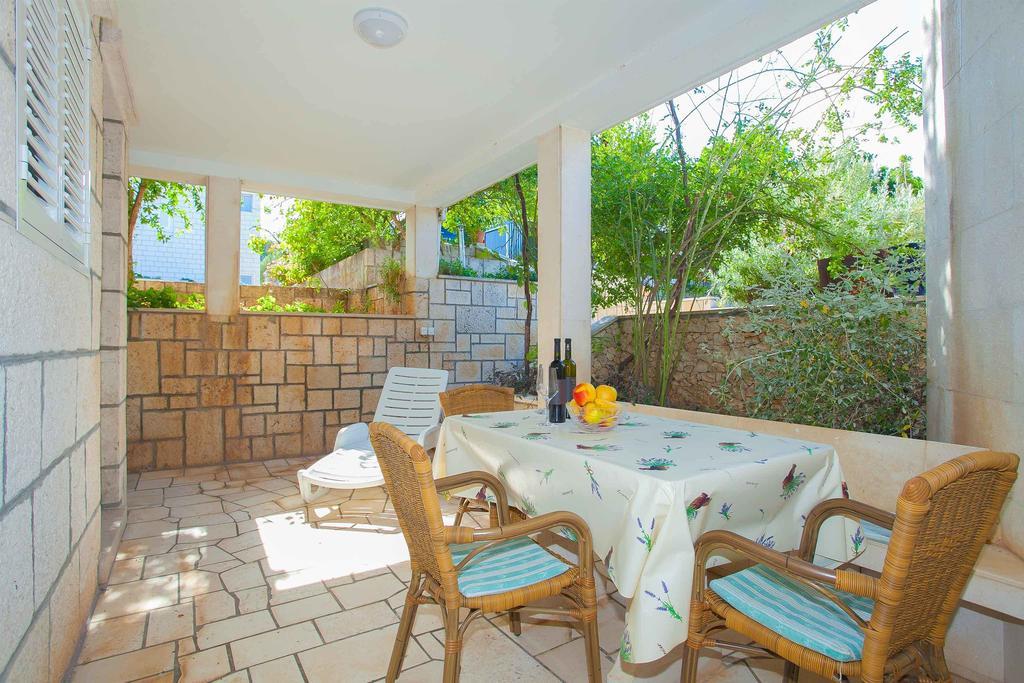 Guest House Lovric Lumbarda Bagian luar foto
