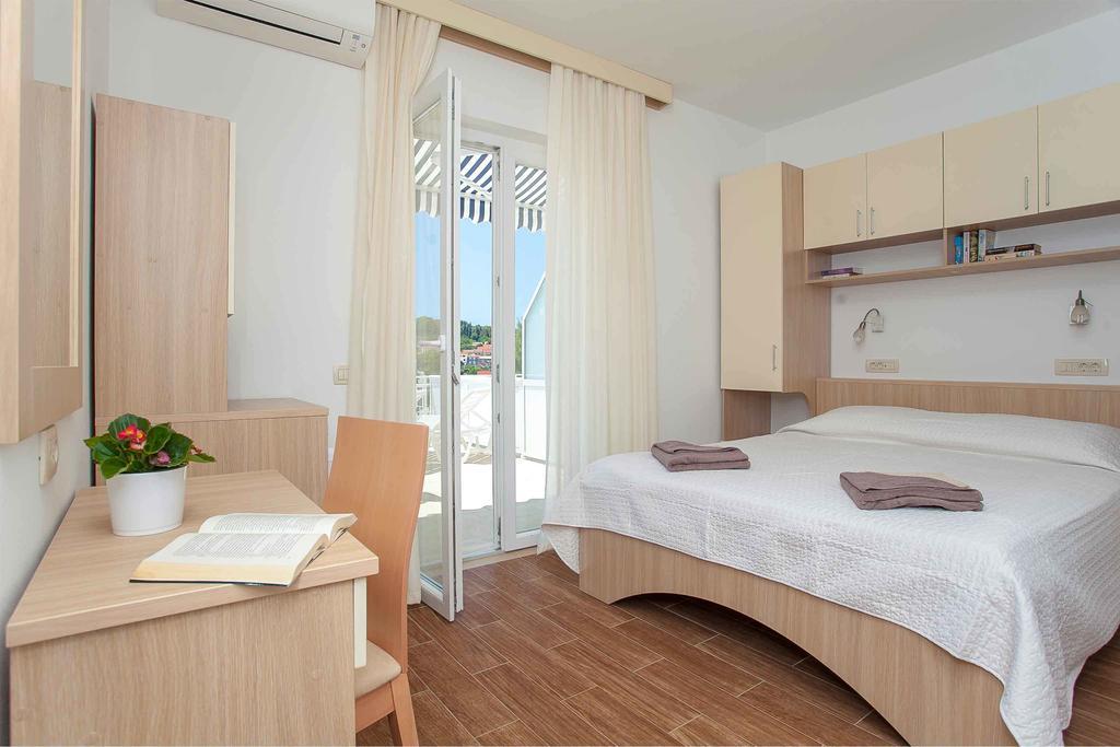 Guest House Lovric Lumbarda Bagian luar foto