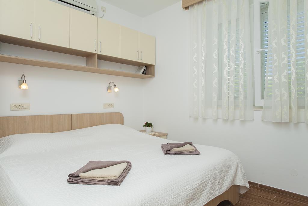 Guest House Lovric Lumbarda Ruang foto