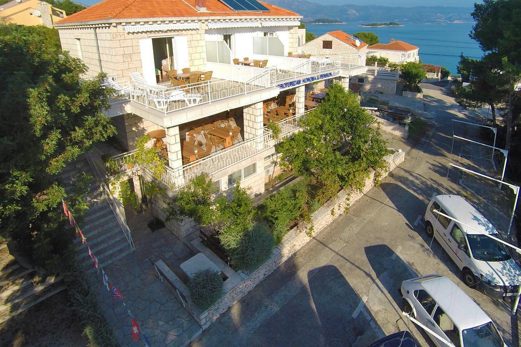 Guest House Lovric Lumbarda Bagian luar foto